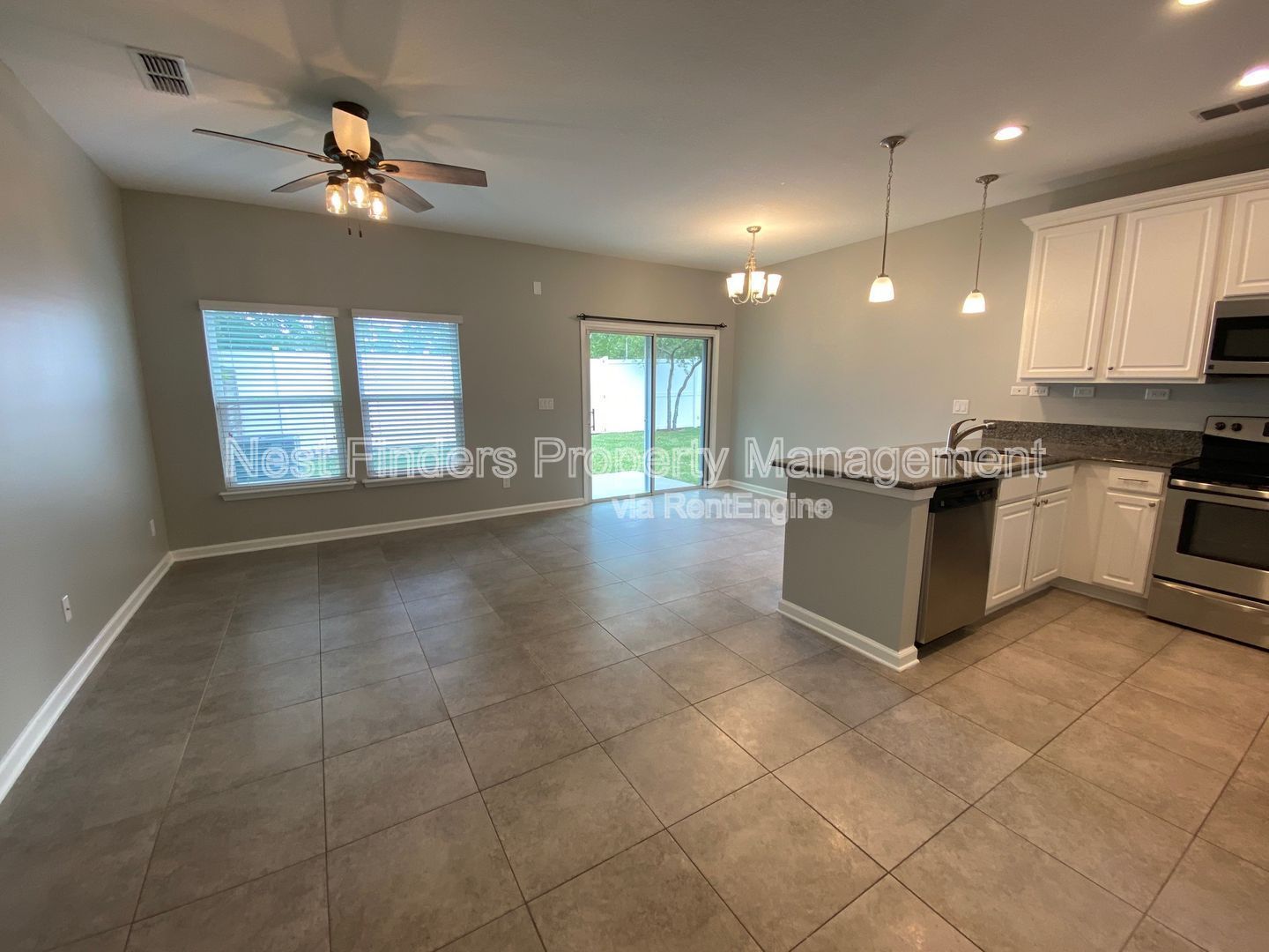 Beautiful 3 bedroom, 2.5 bathroom END unit townhouse for rent in Kendall Pointe! property image