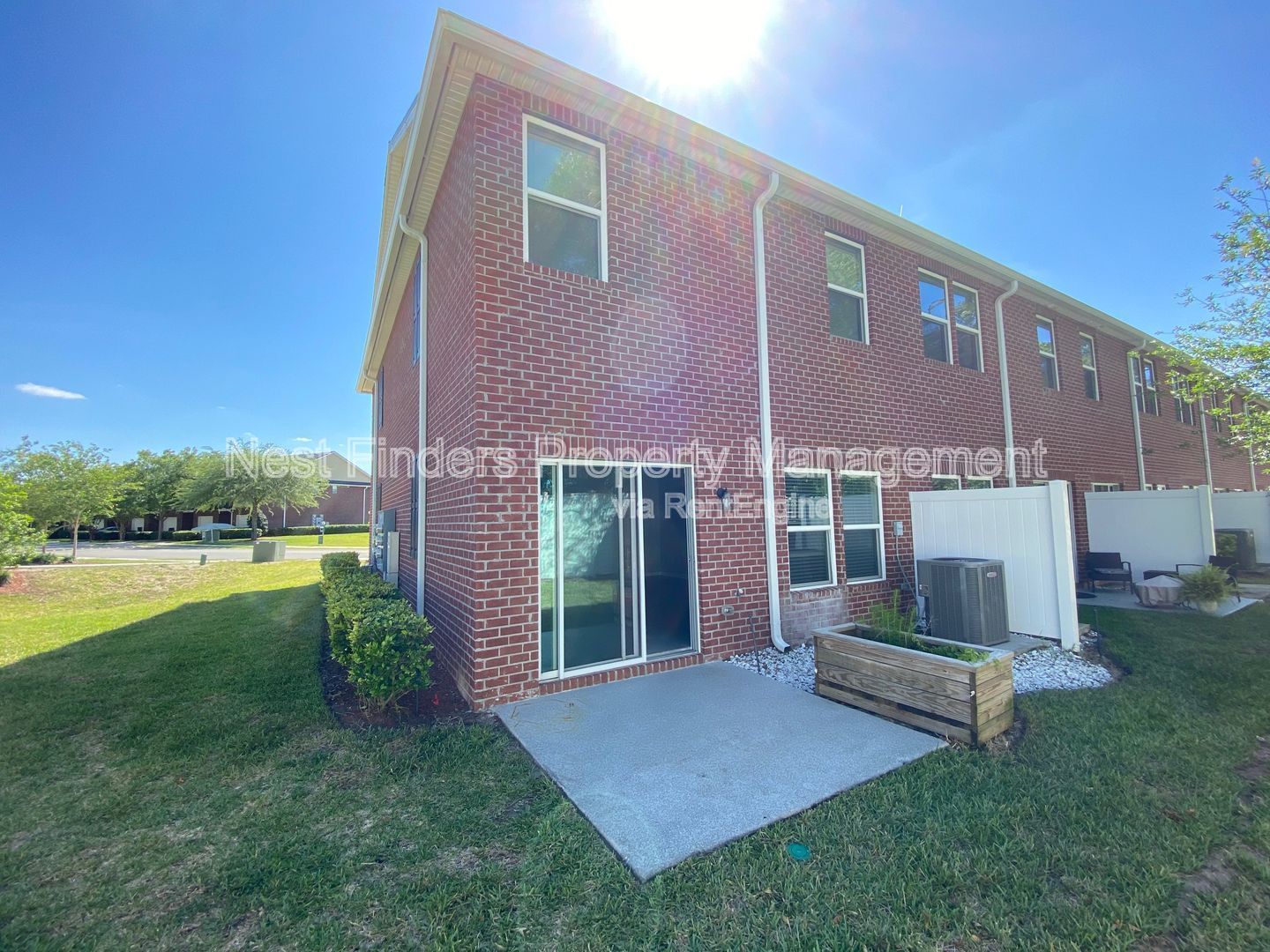 Beautiful 3 bedroom, 2.5 bathroom END unit townhouse for rent in Kendall Pointe! property image