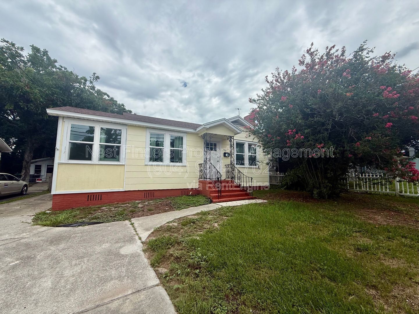 Charming 3-bedroom, 2-bath home located in the heart of Lakeshore! property image