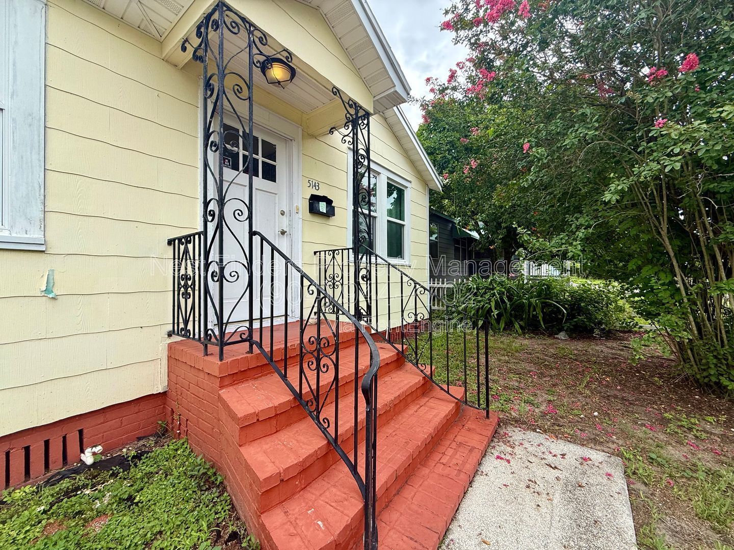 Charming 3-bedroom, 2-bath home located in the heart of Lakeshore! property image