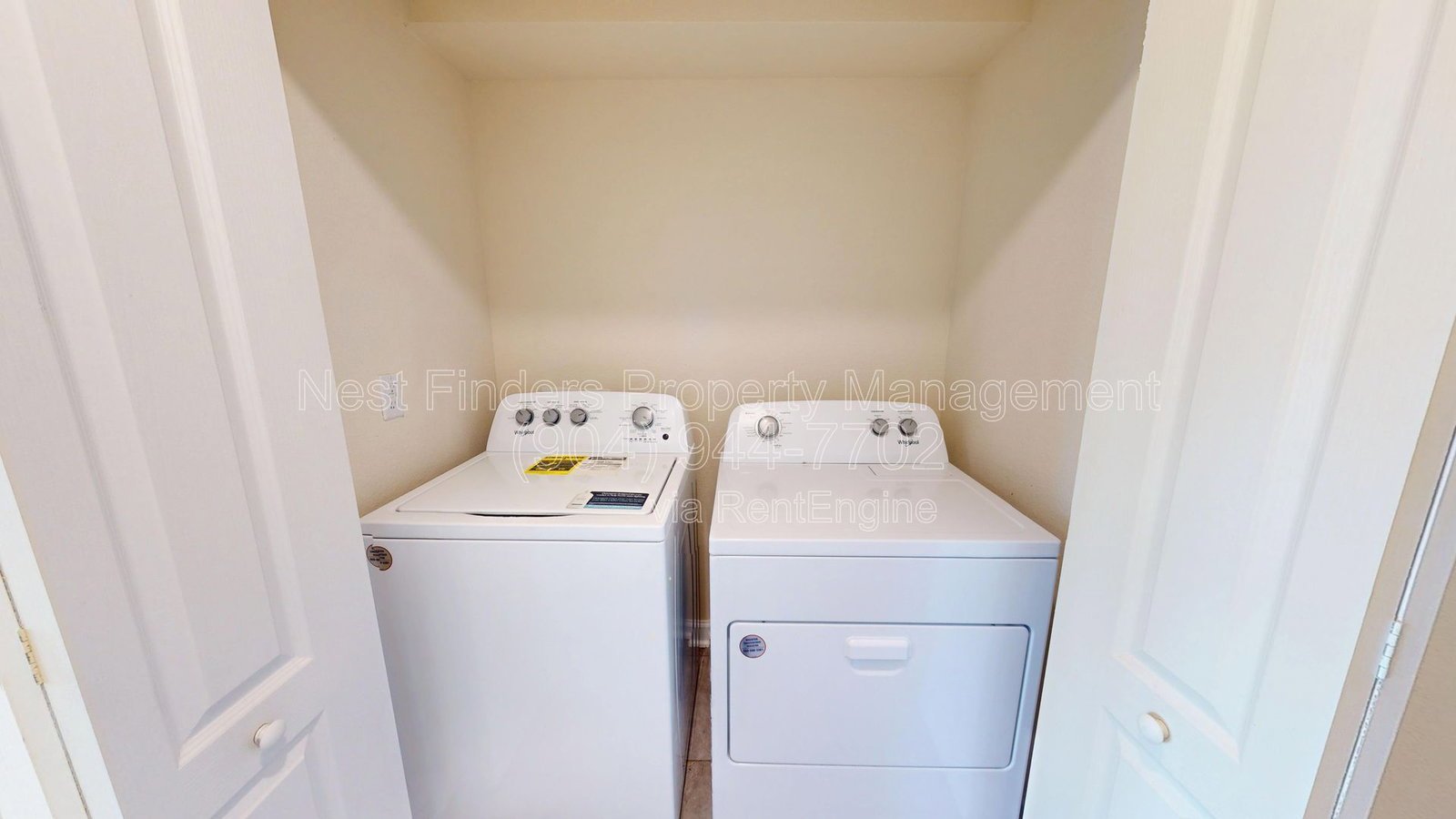 Charming 2-bedroom, 2.5-bathroom townhome for rent in the desirable Rivergate community. property image