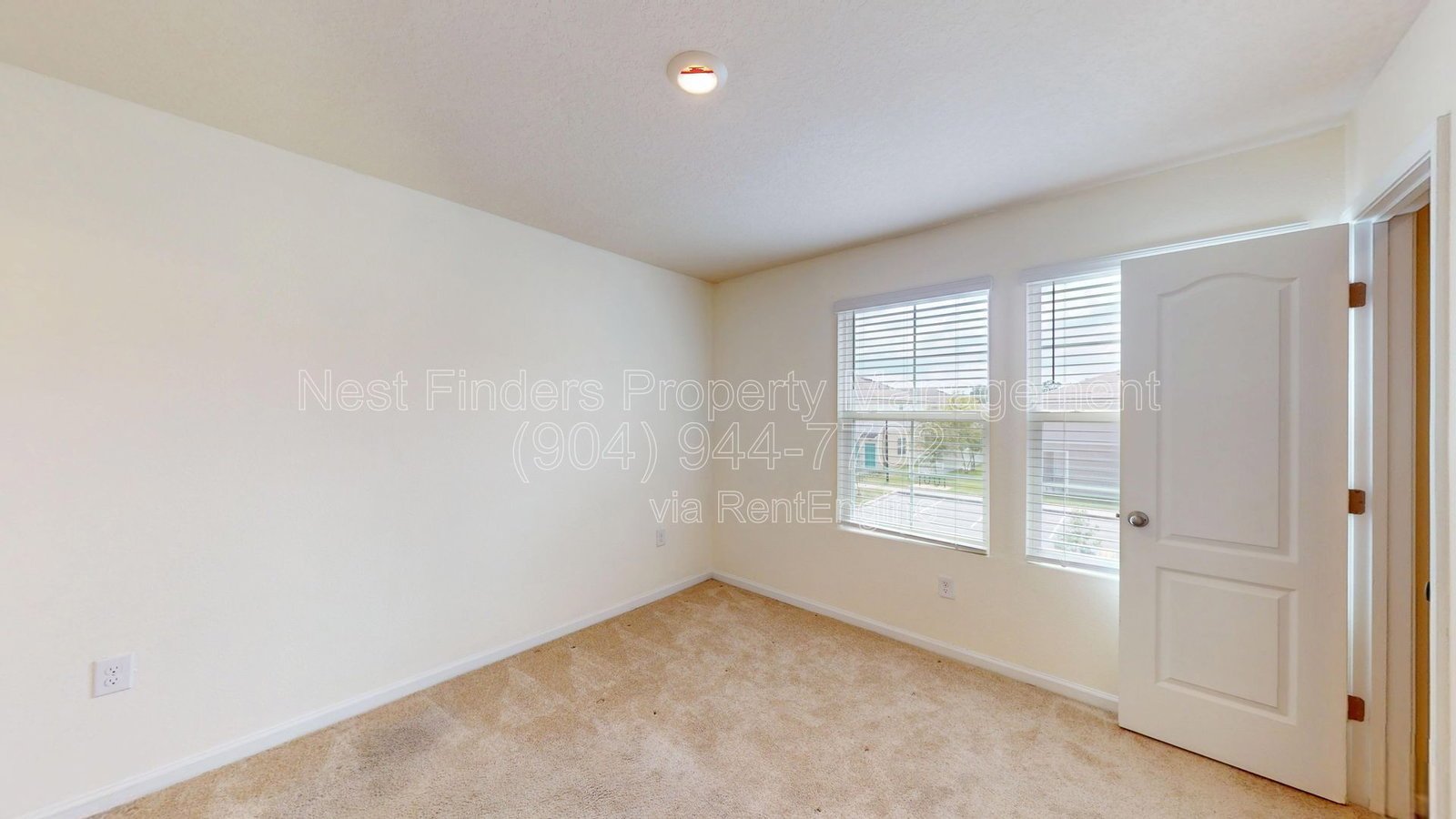 Charming 2-bedroom, 2.5-bathroom townhome for rent in the desirable Rivergate community. property image