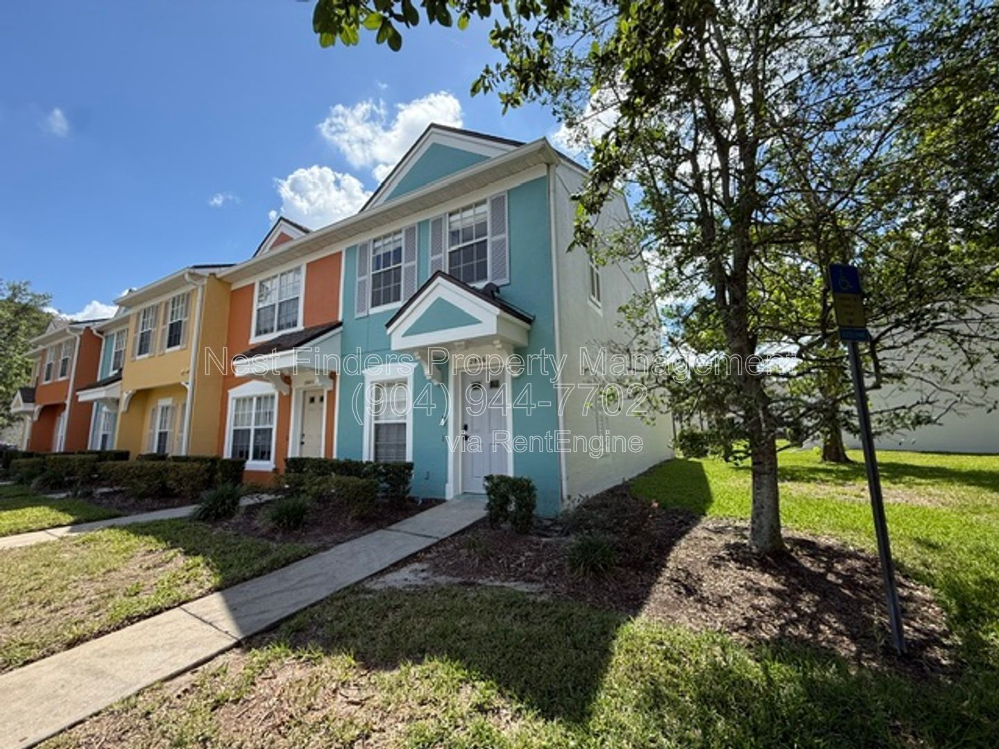 Beautifully updated end-unit townhome located in the gated community of Seasons at Kensington, property image