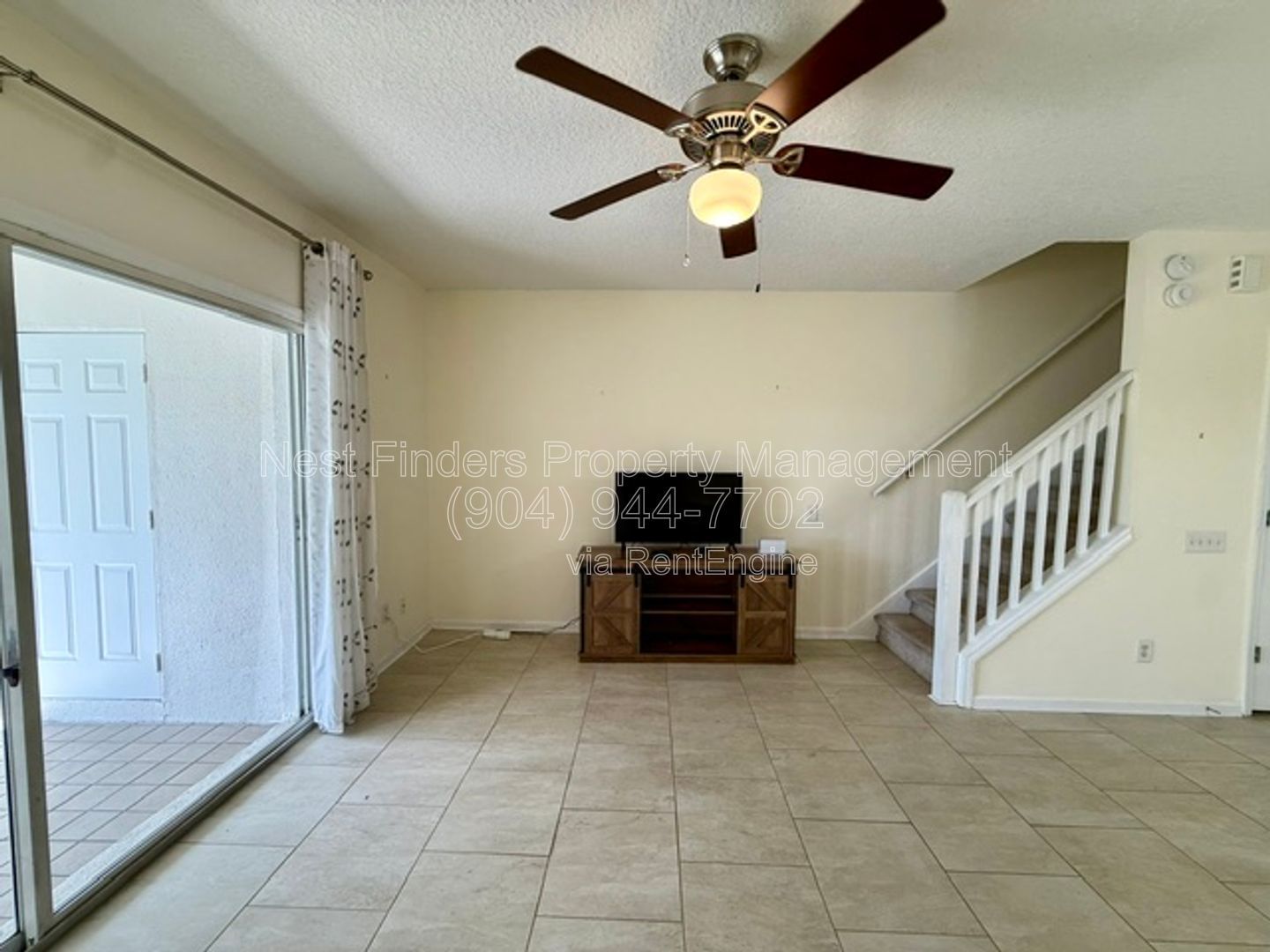Beautifully updated end-unit townhome located in the gated community of Seasons at Kensington, property image