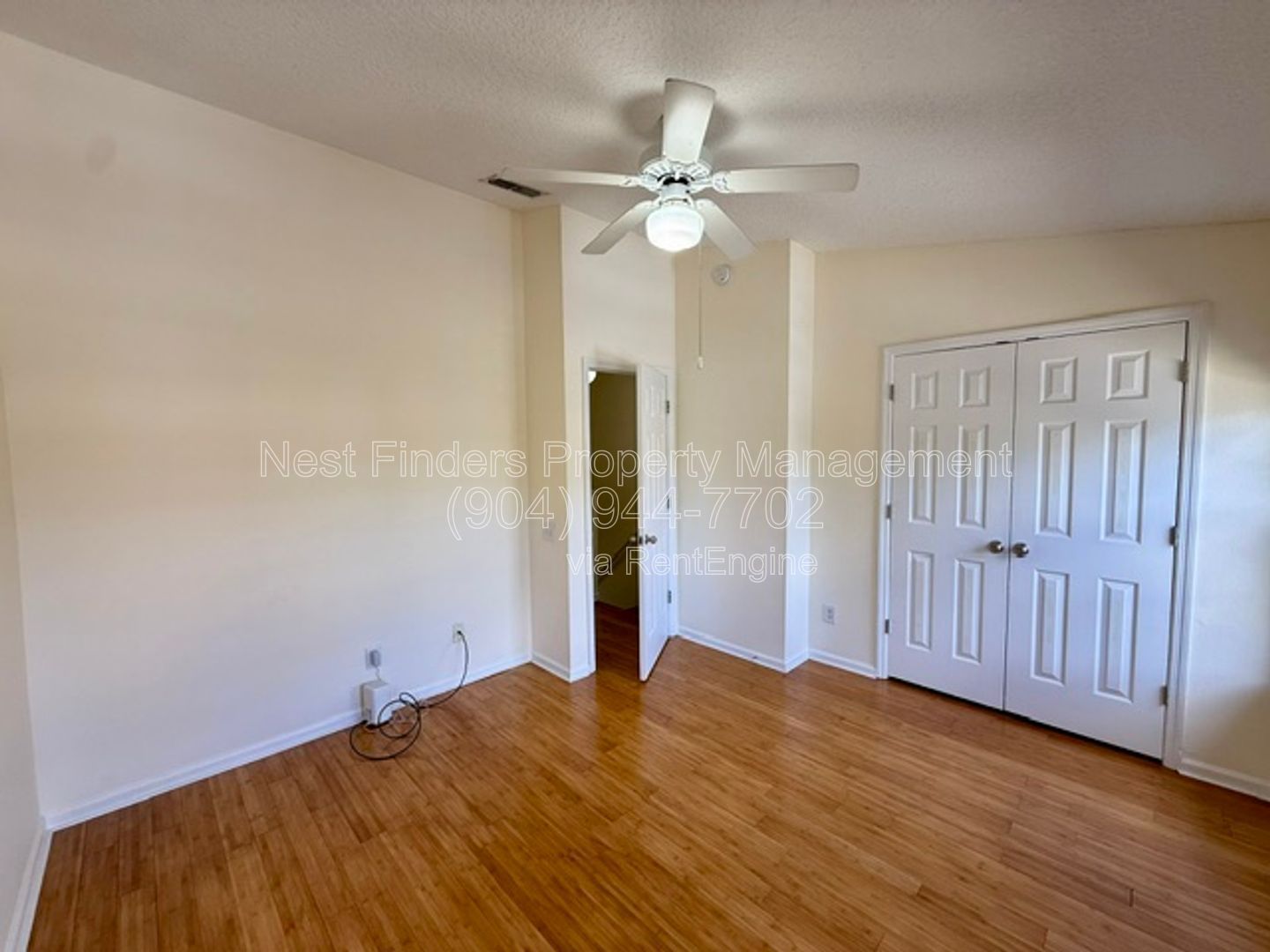 Beautifully updated end-unit townhome located in the gated community of Seasons at Kensington, property image