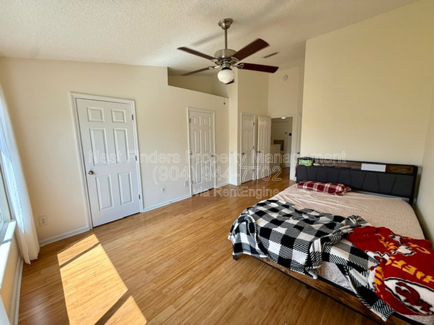 Beautifully updated end-unit townhome located in the gated community of Seasons at Kensington, property image