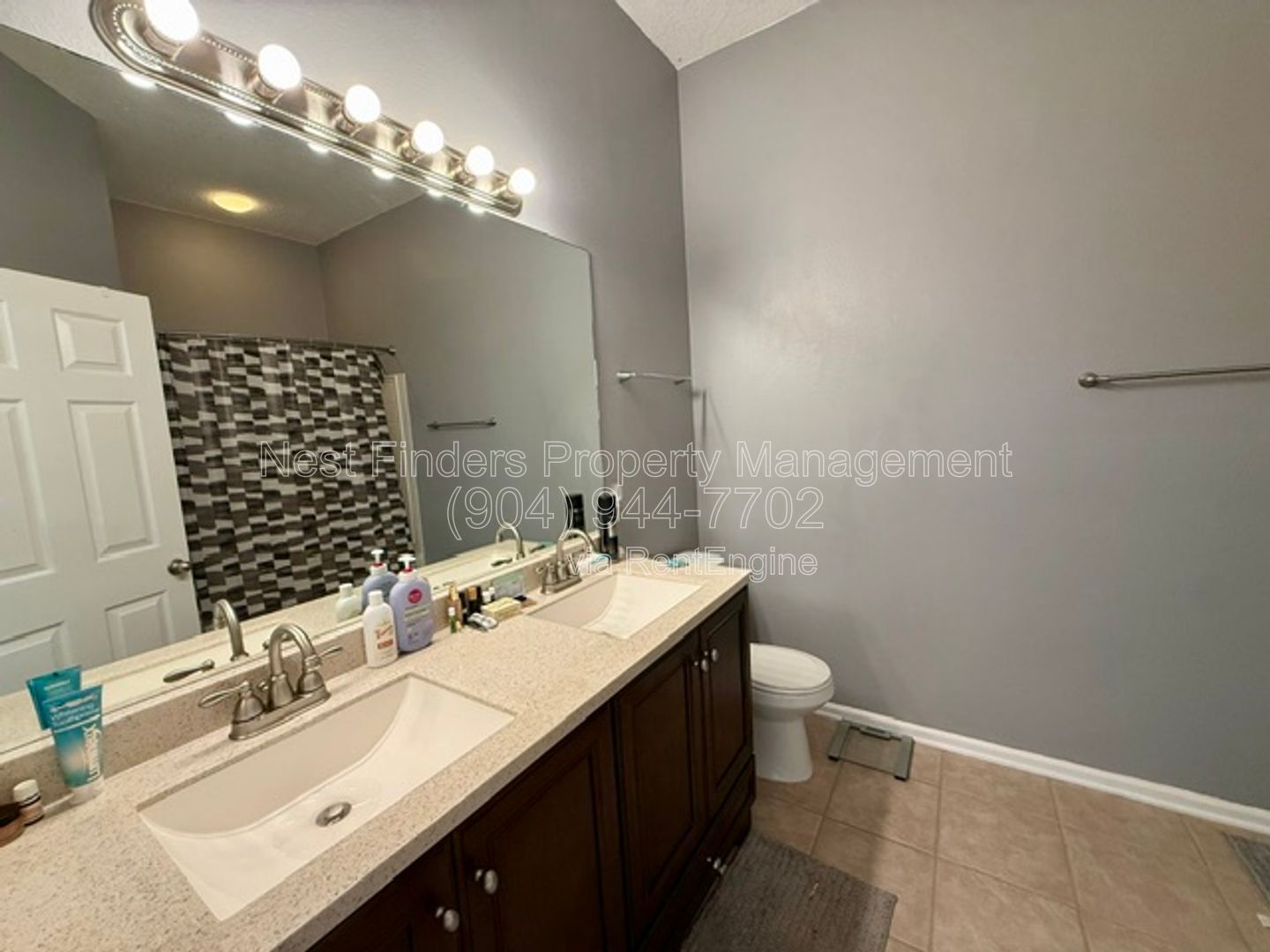 Beautifully updated end-unit townhome located in the gated community of Seasons at Kensington, property image