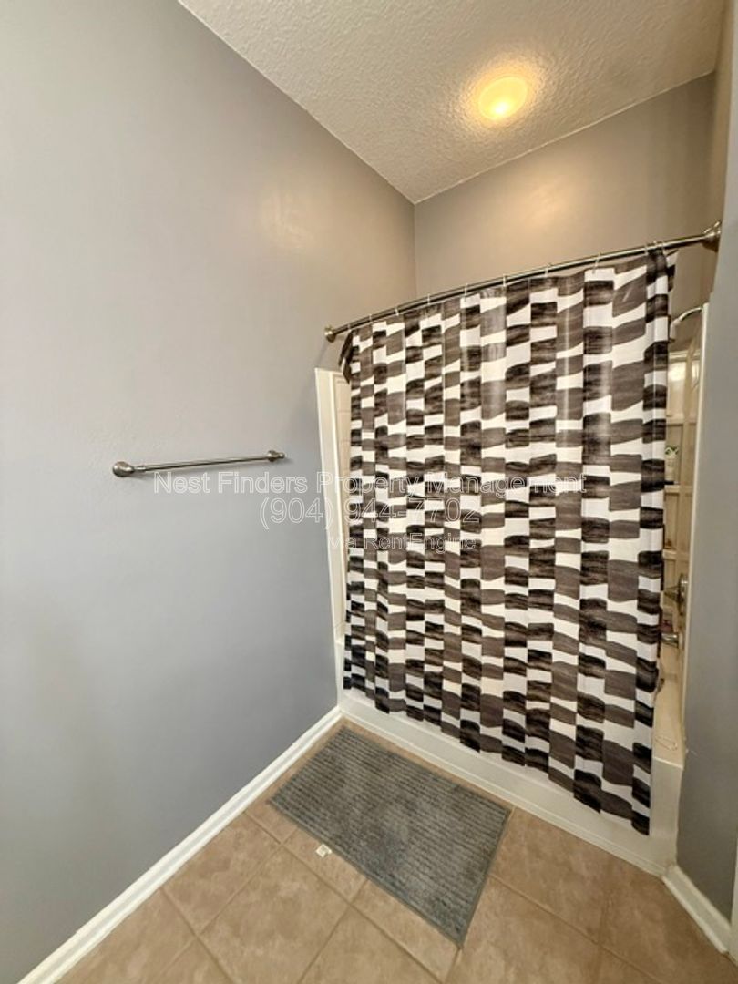 Beautifully updated end-unit townhome located in the gated community of Seasons at Kensington, property image