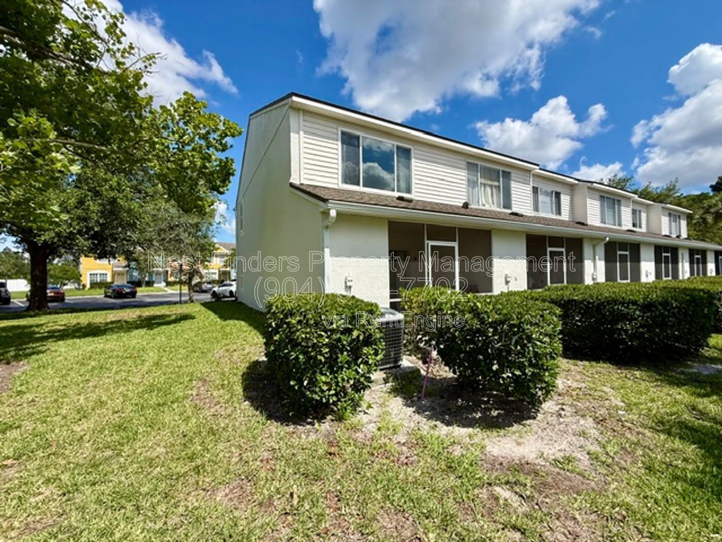 Beautifully updated end-unit townhome located in the gated community of Seasons at Kensington, property image