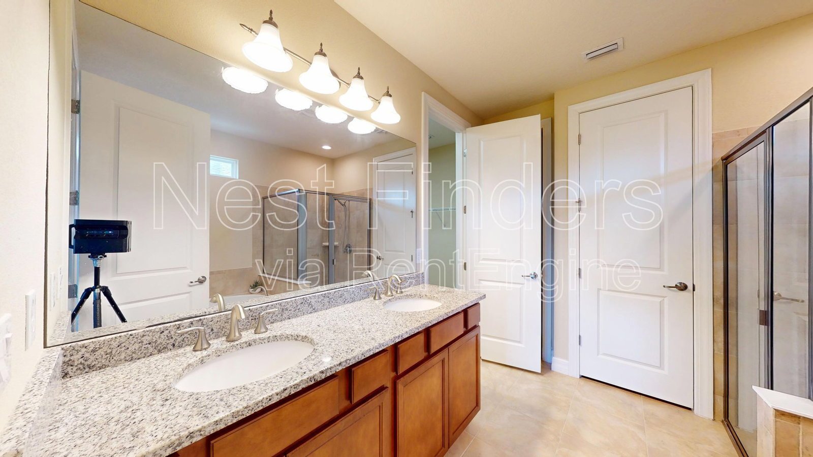 Beautifully maintained 3-bedroom, 2-bathroom home available for rent in the highly sought-after community of Palencia property image