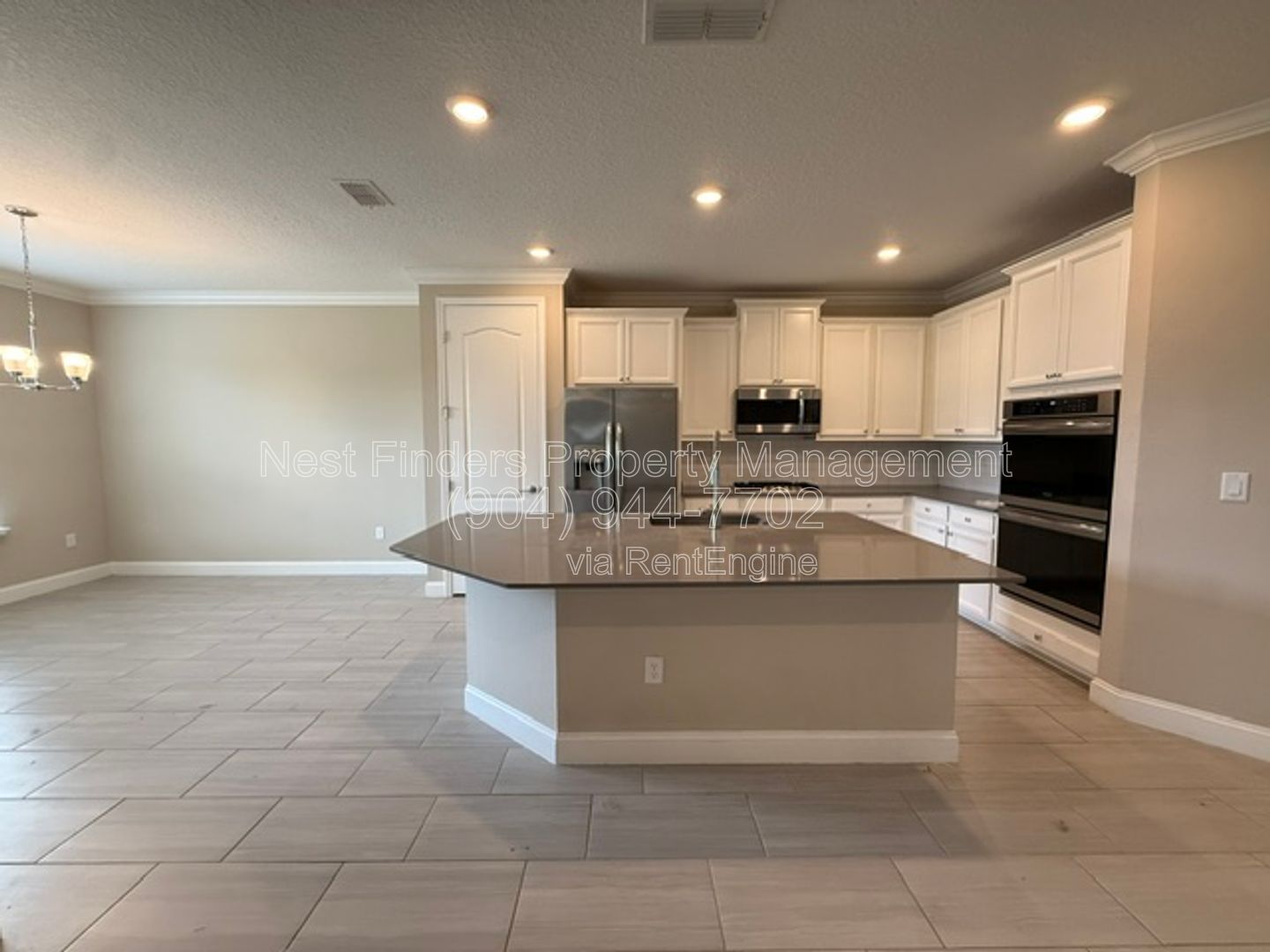 Welcome home to this spacious 4-bedroom, 2-bathroom home located in the desirable Creekside at Twin Creeks community. property image