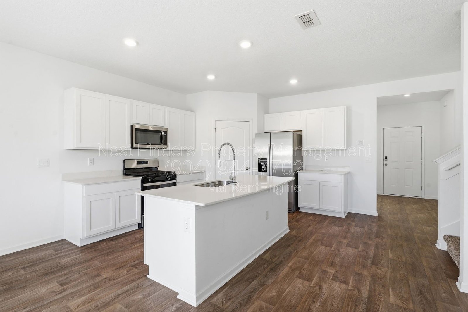 Like-new 5-bedroom, 3-bathroom home for rent in the highly desirable Entrada community property image