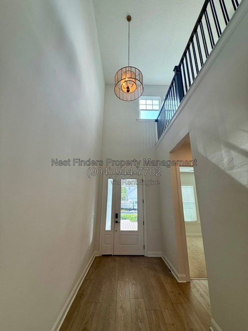 Welcome home to this stunning 4-bedroom, 3-bathroom home located in the desirable Seabrook Village community. property image
