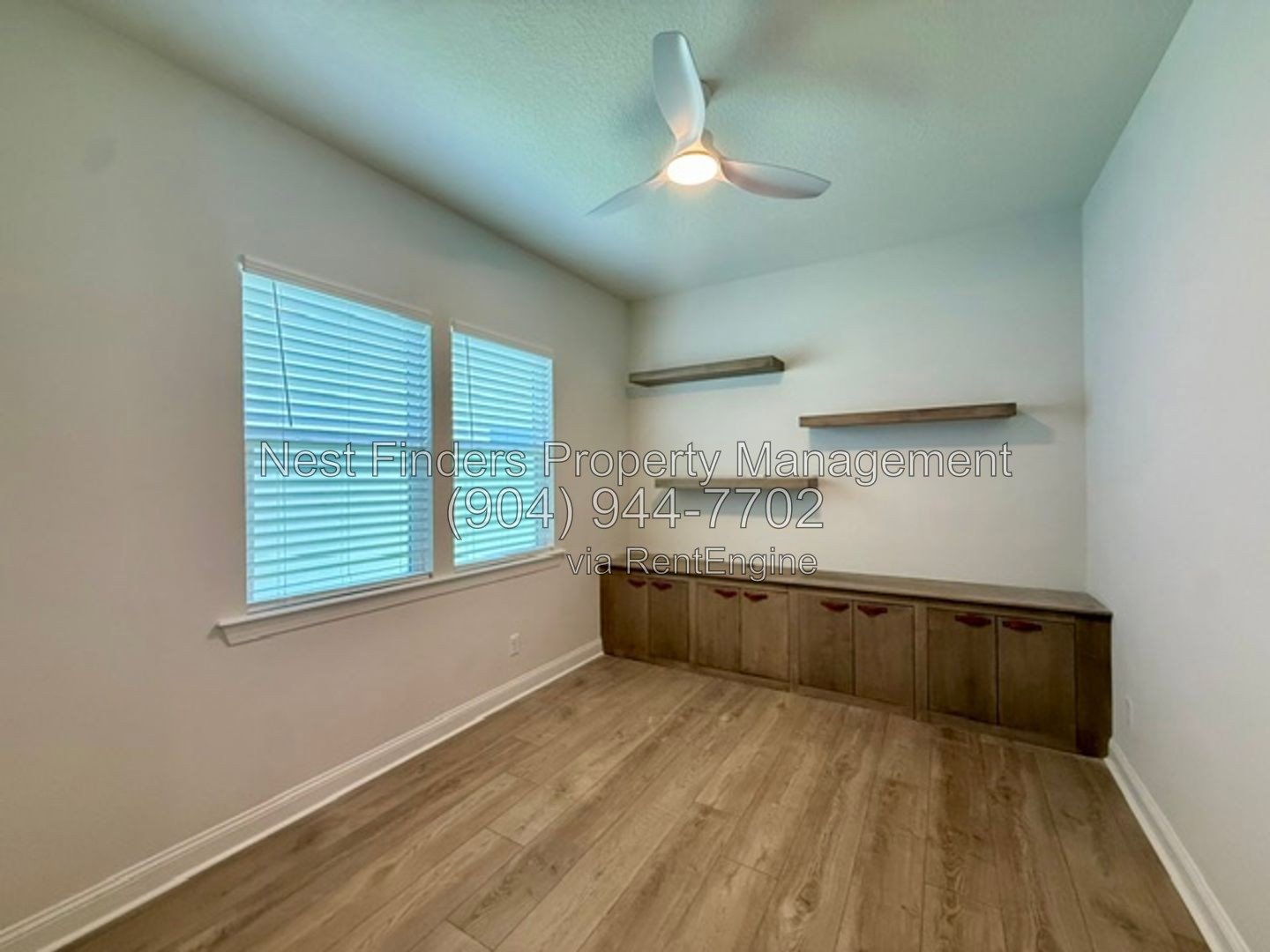 Welcome home to this stunning 4-bedroom, 3-bathroom home located in the desirable Seabrook Village community. property image