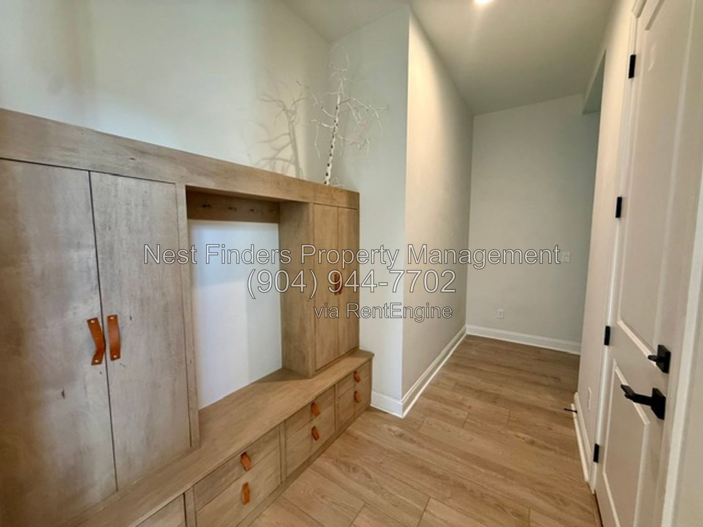 Welcome home to this stunning 4-bedroom, 3-bathroom home located in the desirable Seabrook Village community. property image