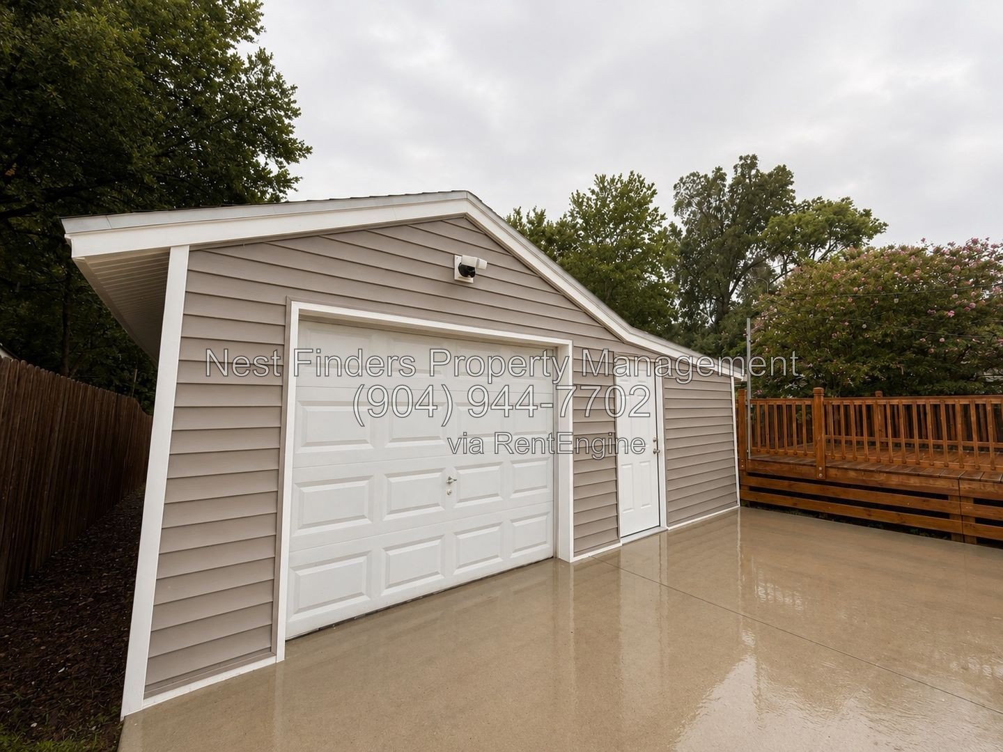 Completely renovated 2-bedroom, 1-bathroom home with a dedicated office space and a large, fully fenced yard! property image