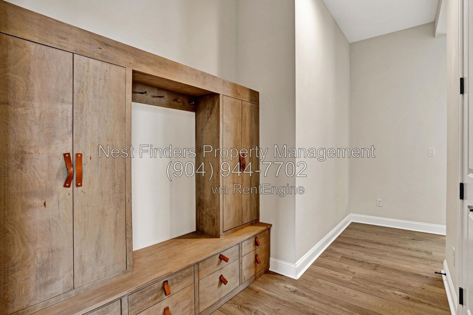 Welcome home to this stunning 4-bedroom, 3-bathroom home located in the desirable Seabrook Village community. property image
