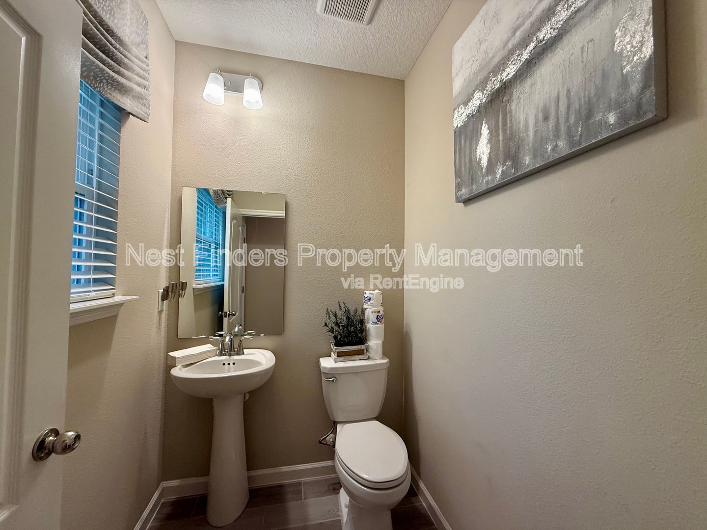 BEAUTIFUL END-UNIT TOWNHOME WITH SCREENED PATIO AND LAKE VIEWS property image
