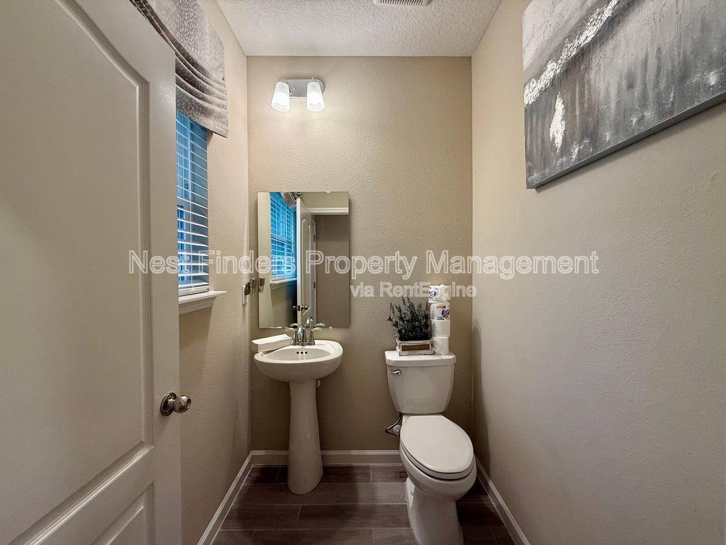 BEAUTIFUL END-UNIT TOWNHOME WITH SCREENED PATIO AND LAKE VIEWS property image