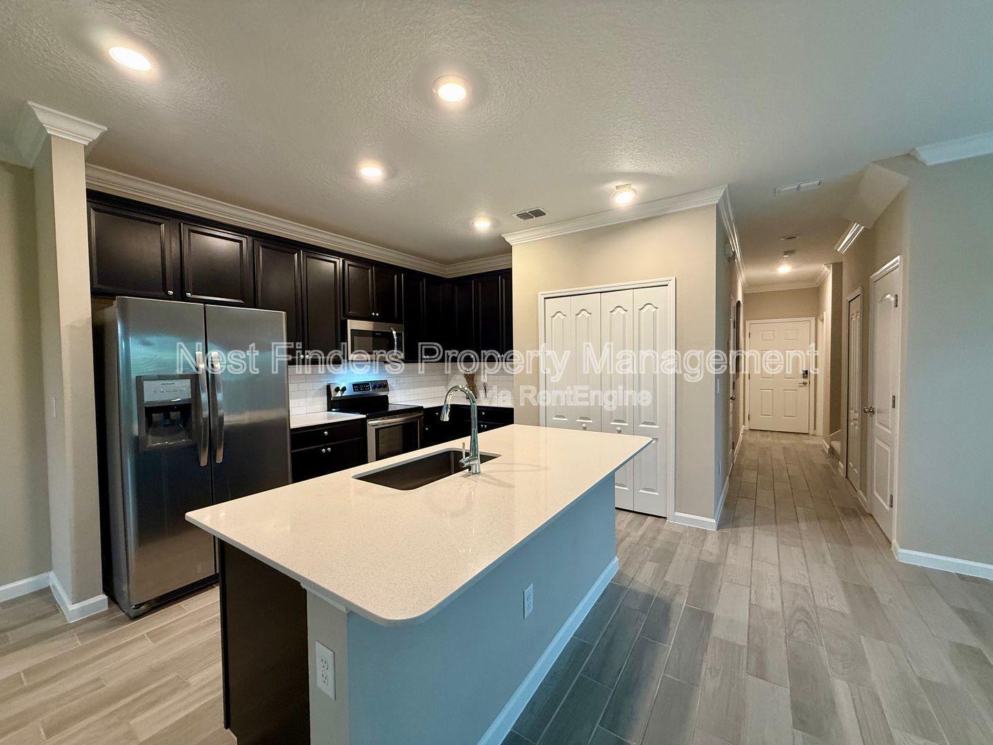 BEAUTIFUL END-UNIT TOWNHOME WITH SCREENED PATIO AND LAKE VIEWS property image
