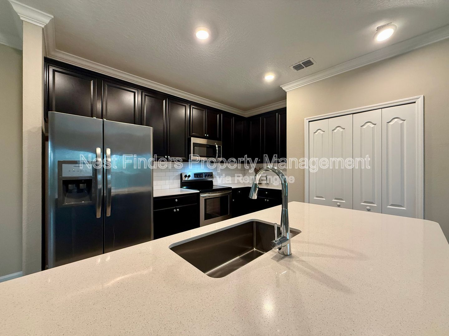 BEAUTIFUL END-UNIT TOWNHOME WITH SCREENED PATIO AND LAKE VIEWS property image