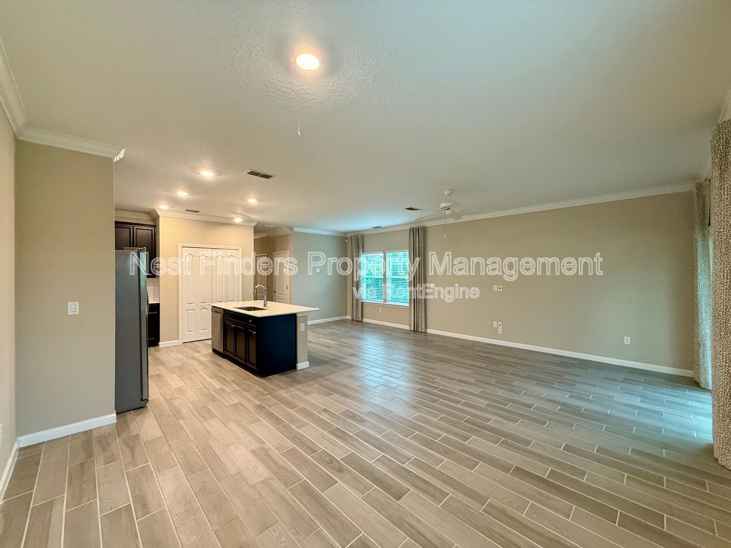 BEAUTIFUL END-UNIT TOWNHOME WITH SCREENED PATIO AND LAKE VIEWS property image