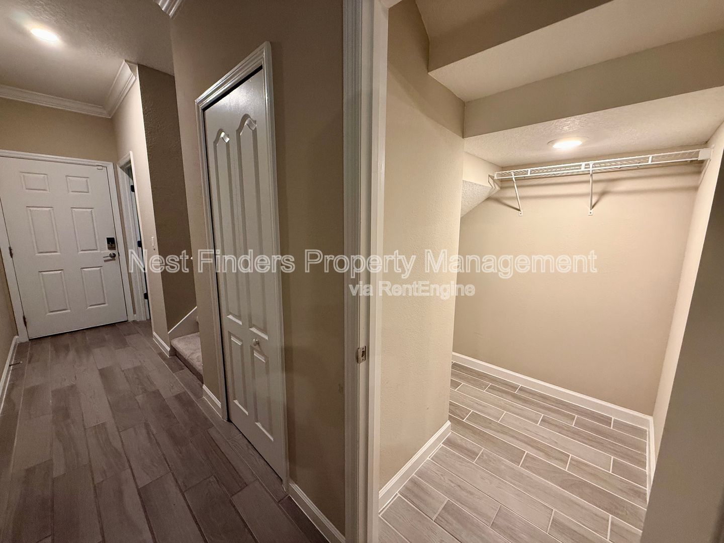 BEAUTIFUL END-UNIT TOWNHOME WITH SCREENED PATIO AND LAKE VIEWS property image