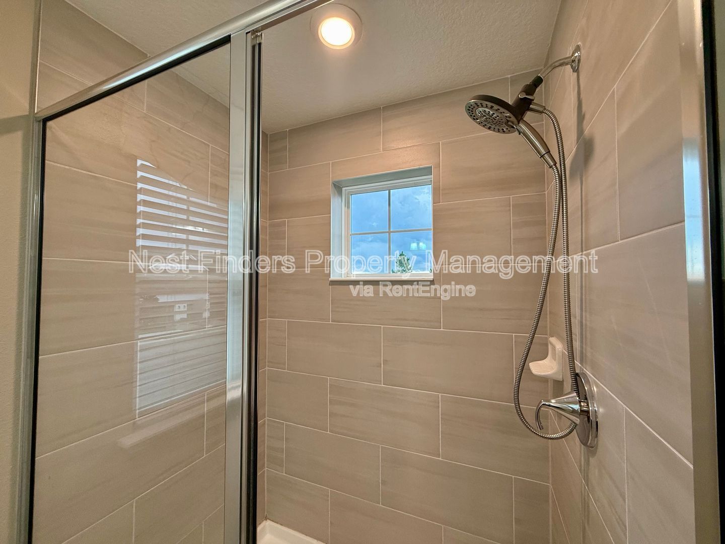 BEAUTIFUL END-UNIT TOWNHOME WITH SCREENED PATIO AND LAKE VIEWS property image