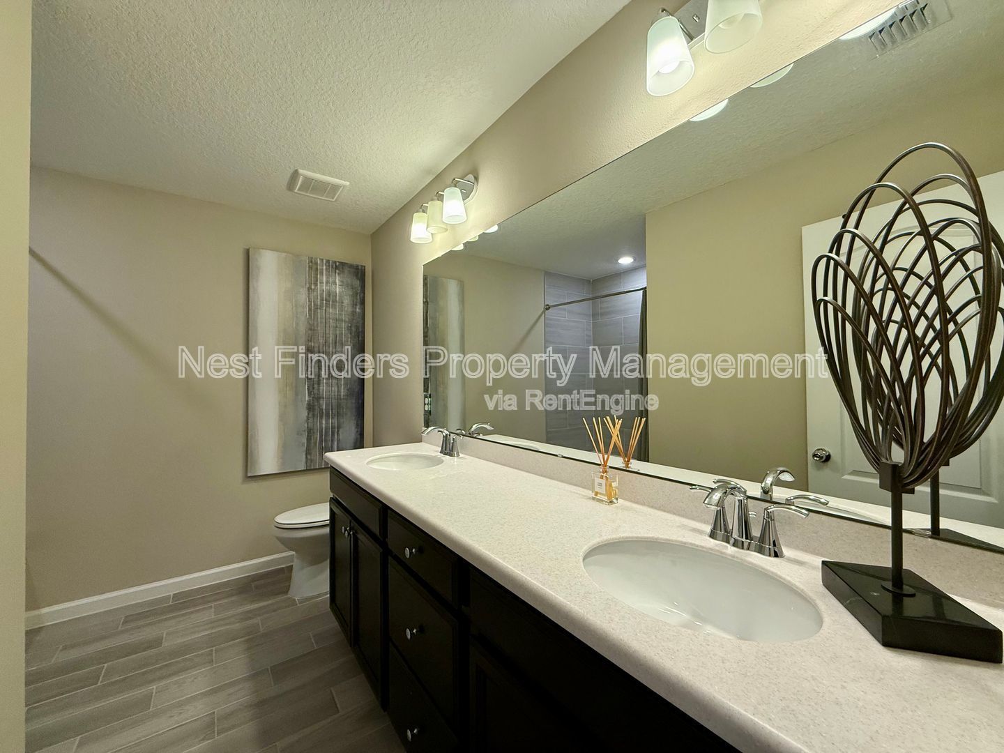 BEAUTIFUL END-UNIT TOWNHOME WITH SCREENED PATIO AND LAKE VIEWS property image