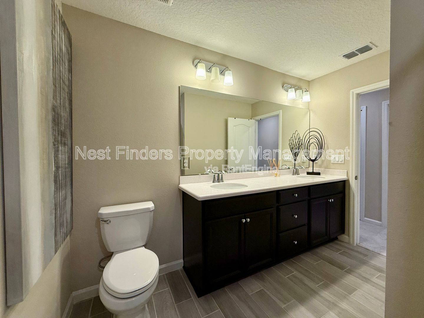 BEAUTIFUL END-UNIT TOWNHOME WITH SCREENED PATIO AND LAKE VIEWS property image