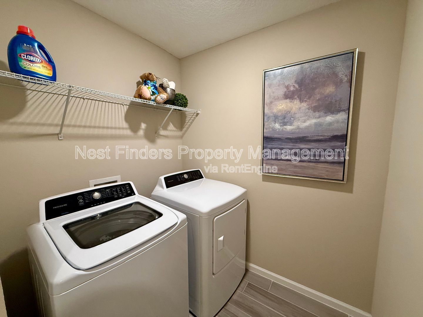 BEAUTIFUL END-UNIT TOWNHOME WITH SCREENED PATIO AND LAKE VIEWS property image