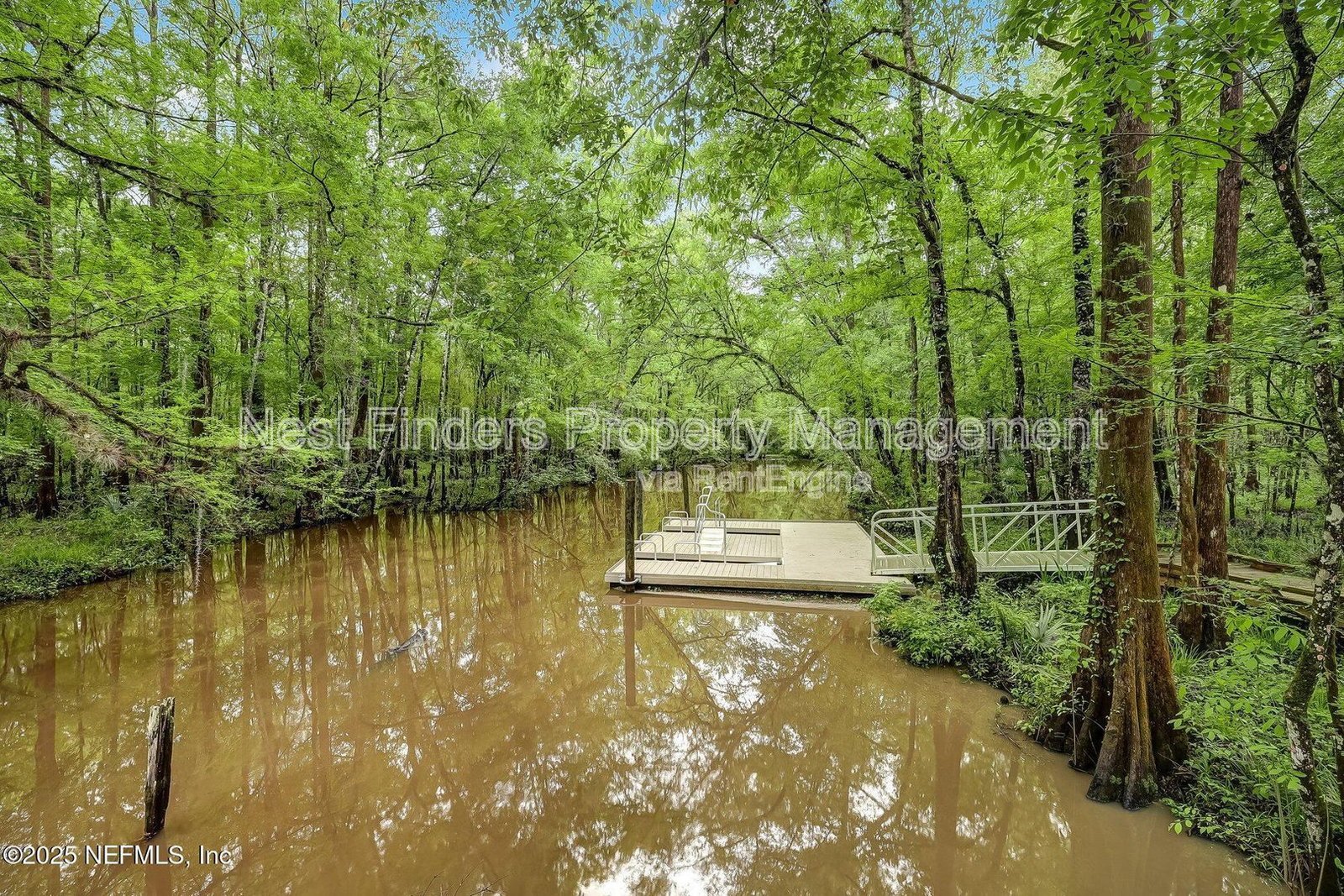 BEAUTIFUL END-UNIT TOWNHOME WITH SCREENED PATIO AND LAKE VIEWS property image
