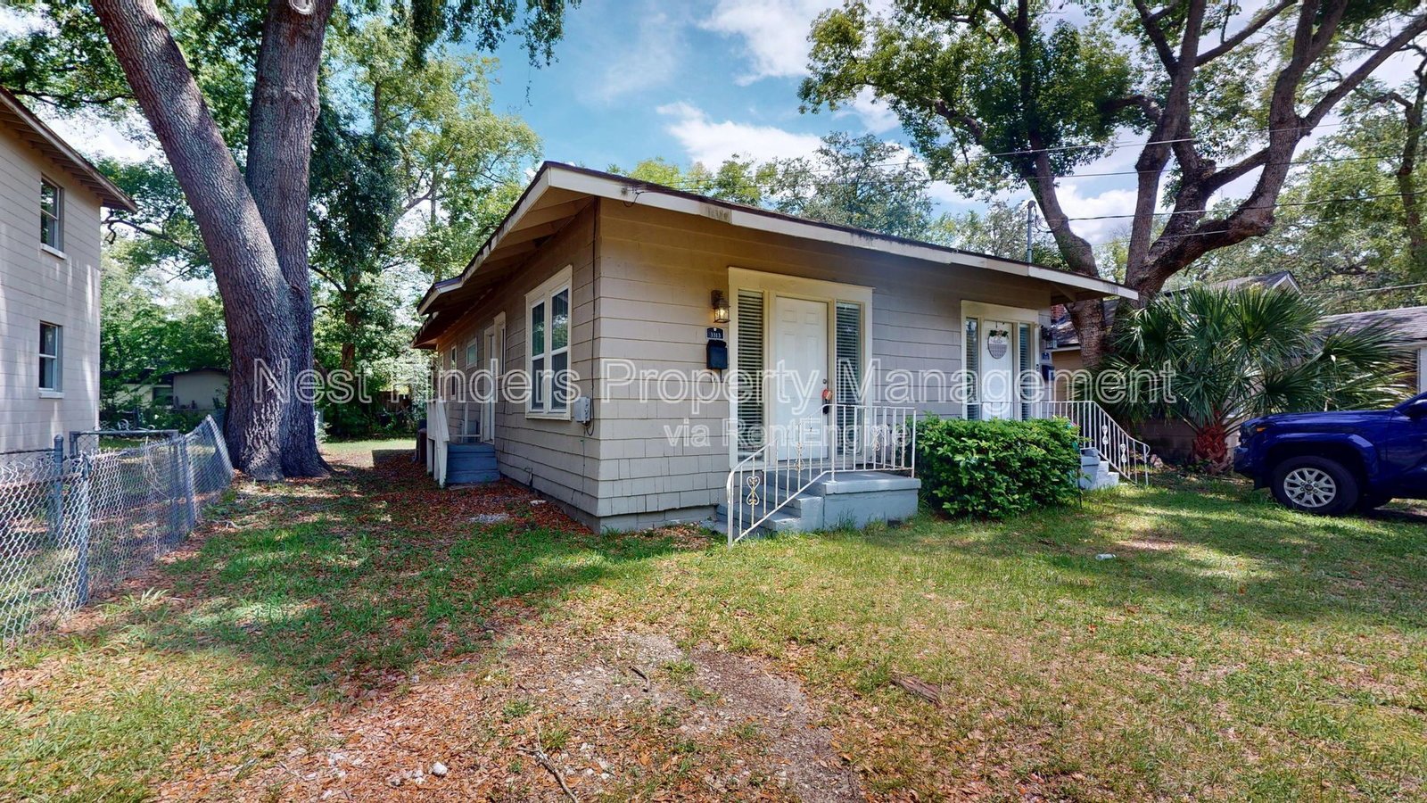 Clean and spacious San Marco 1 Bedroom duplex with large yard and great storage! property image