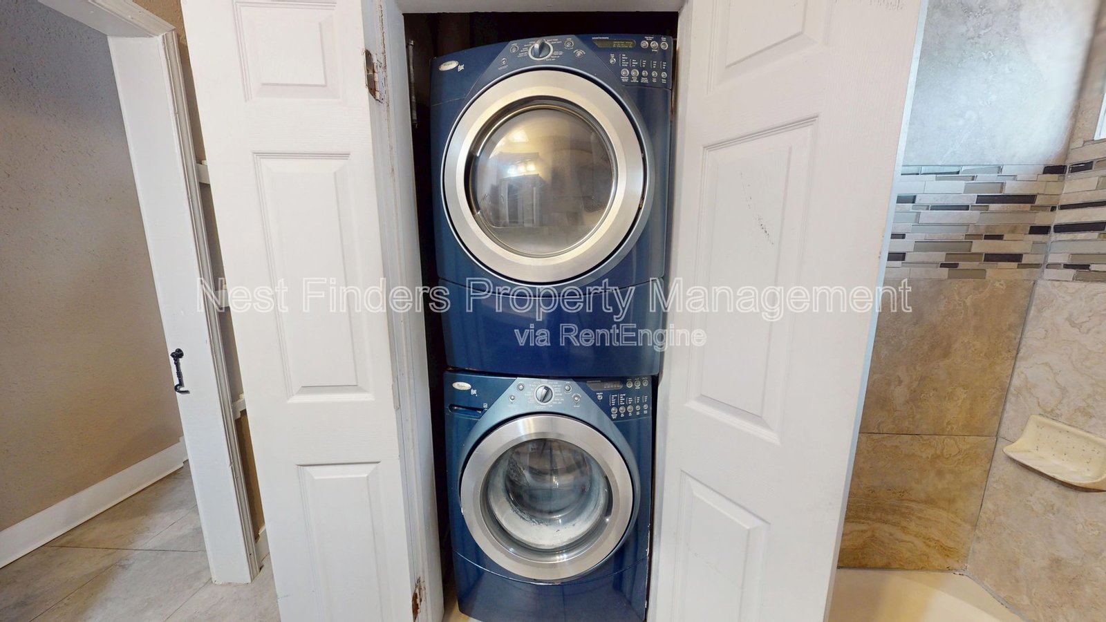 Clean and spacious San Marco 1 Bedroom duplex with large yard and great storage! property image
