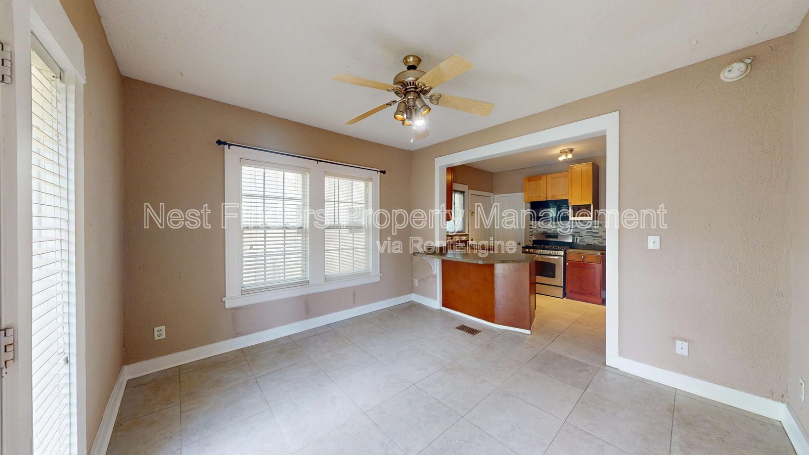 Clean and spacious San Marco 1 Bedroom duplex with large yard and great storage! property image