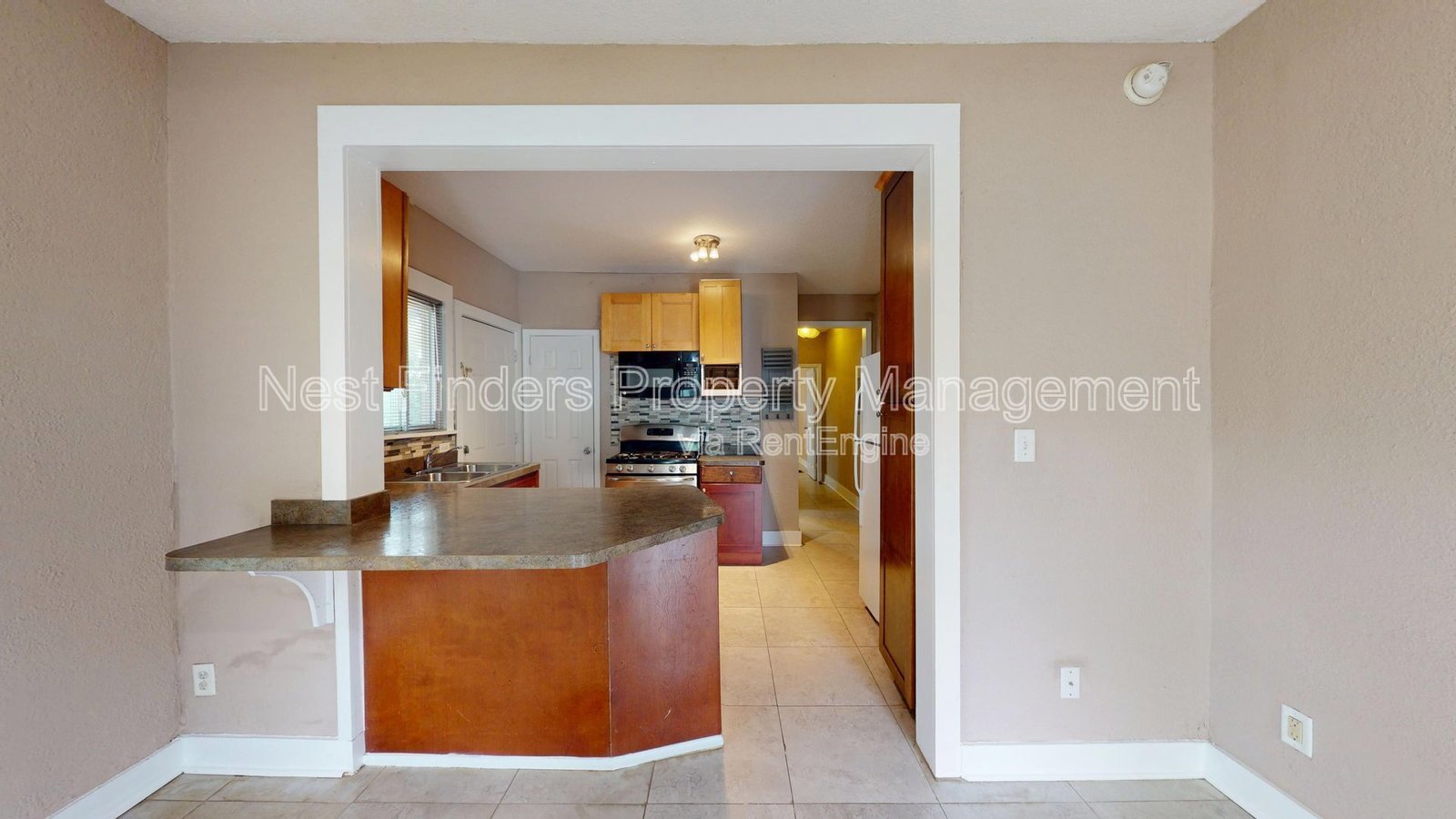 Clean and spacious San Marco 1 Bedroom duplex with large yard and great storage! property image
