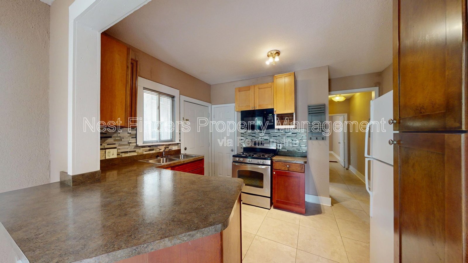 Clean and spacious San Marco 1 Bedroom duplex with large yard and great storage! property image