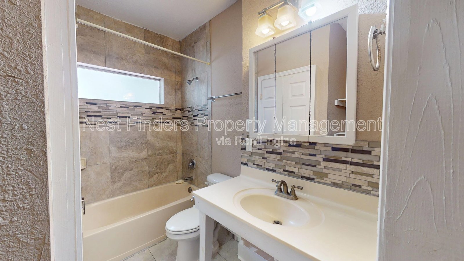 Clean and spacious San Marco 1 Bedroom duplex with large yard and great storage! property image