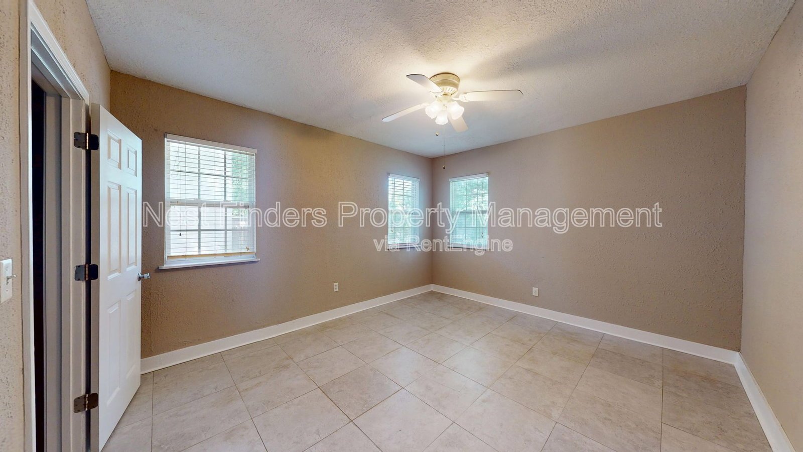 Clean and spacious San Marco 1 Bedroom duplex with large yard and great storage! property image